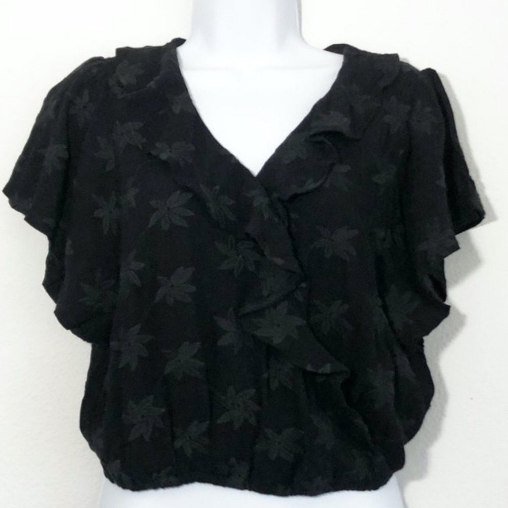 *5 for $20* Mustard Seed Floral Embroidered Wrap Top Women's M